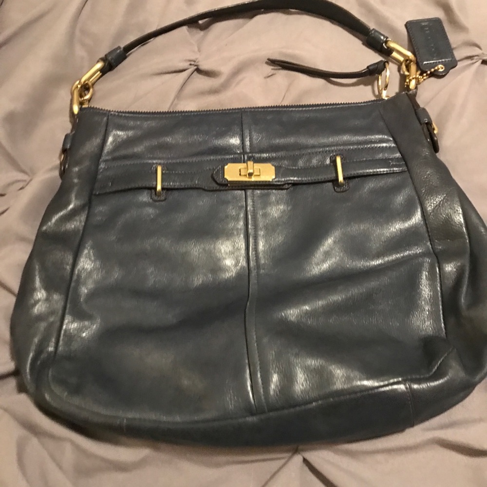 Beautiful coach purse! Navy blue!